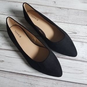 Torrid Black Pointed Toe Flat, NWOT
